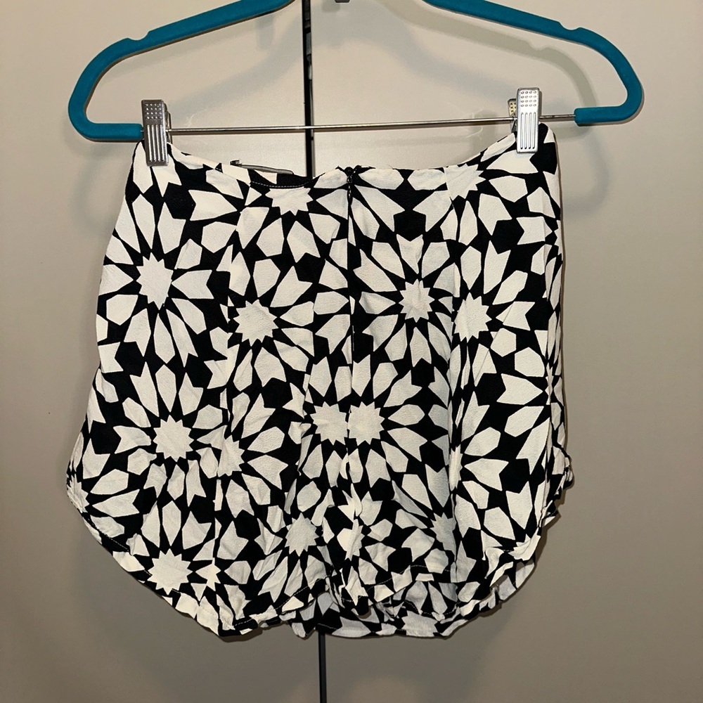 Reformation Naomi Black and White Skirt Size 4 - Picture 4 of 6